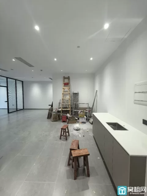 新世界 宁云中心 132平米精装修出租