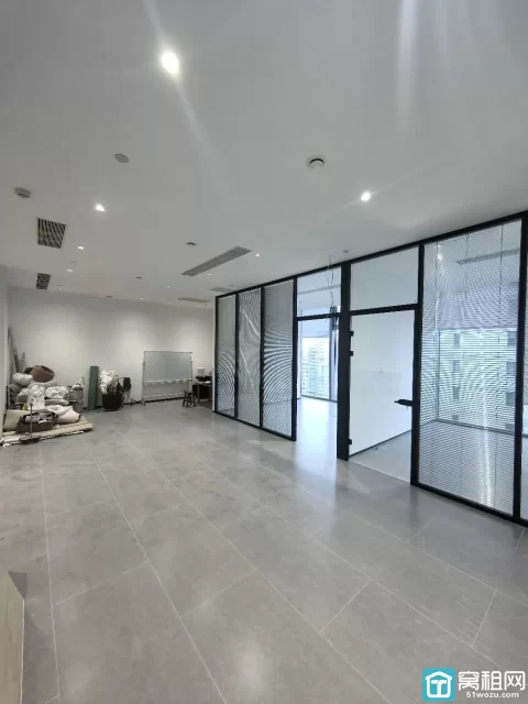 新世界 宁云中心 132平米精装修出租