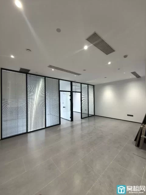 新世界 宁云中心 132平米精装修出租