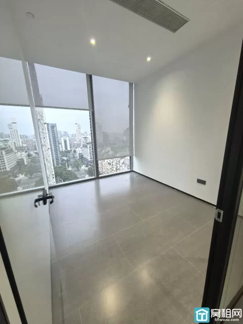 新世界 宁云中心 132平米精装修出租