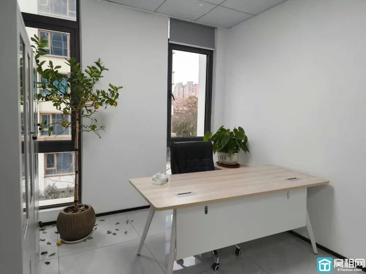 江北庄桥金麟府95平3500/月 客户扩大转租 室内两个隔间带家具 随时可入住 看房随时方便