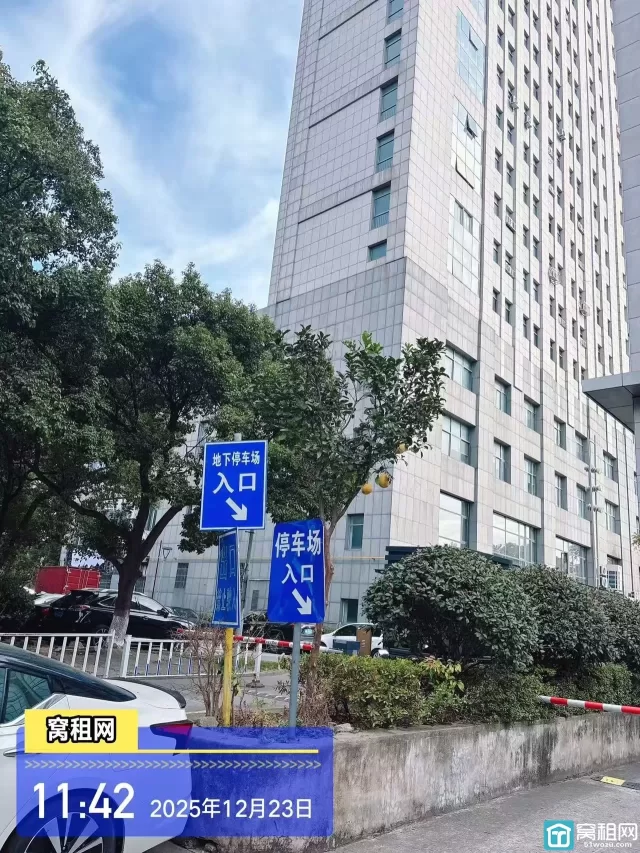 宁波客运中心附近的晶崴大厦停车场收费多少？