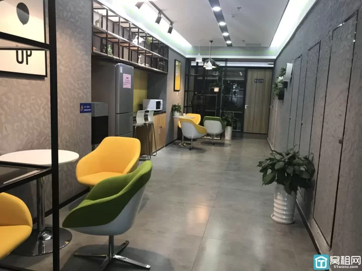 宁波创富港世纪东方共享办公停车包月费用多少？