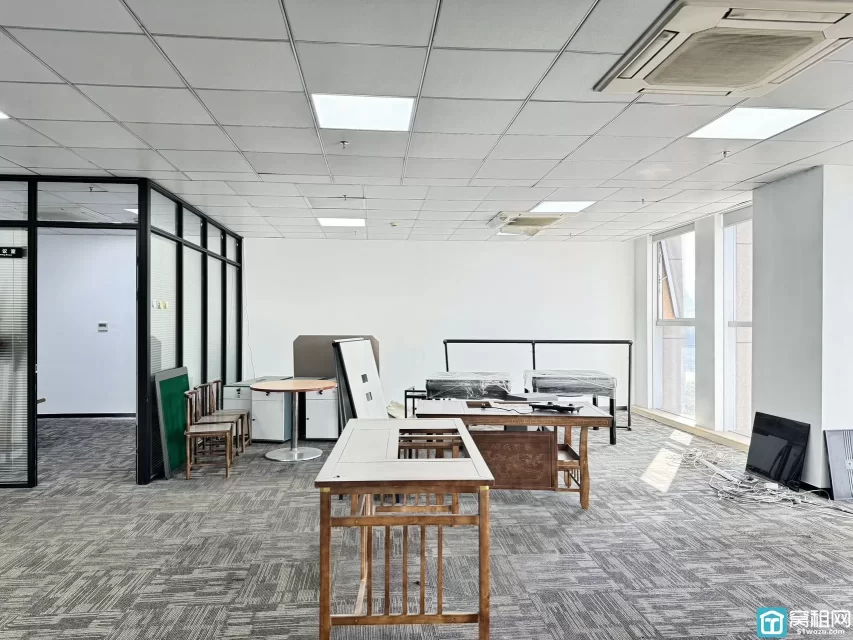 宁波世纪大道华东城中型面积办公房出租面积200.16平租金9437元/月