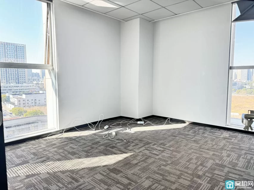 宁波世纪大道华东城中型面积办公房出租面积200.16平租金9437元/月