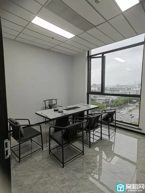 高新区凌云大厦隔壁外经合作大厦 精装126平米办公室出租，单价1.4元
