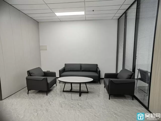 高新区凌云大厦隔壁外经合作大厦 精装126平米办公室出租，单价1.4元