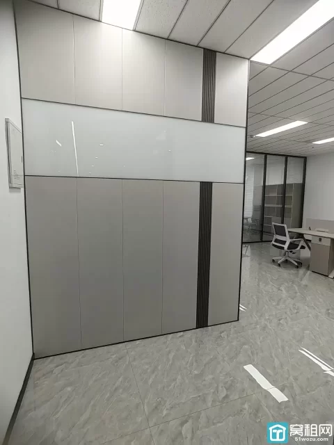 高新区凌云大厦隔壁外经合作大厦 精装126平米办公室出租，单价1.4元