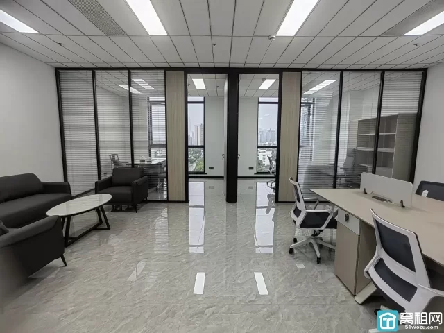 高新区凌云大厦隔壁外经合作大厦 精装126平米办公室出租，单价1.4元