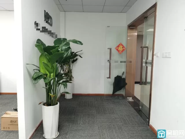 鄞州万达附近慧和大厦室110平，带隔间，朝东亮间，带家具租金4500每月