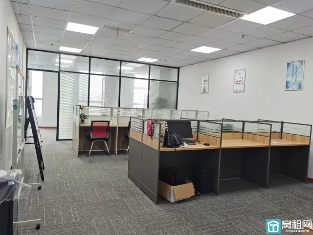 鄞州万达附近慧和大厦室110平，带隔间，朝东亮间，带家具租金4500每月