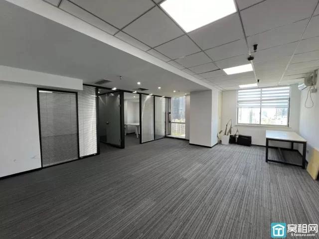 宁波塔附近会展中心大厦105平特价来谈就租，独立空调