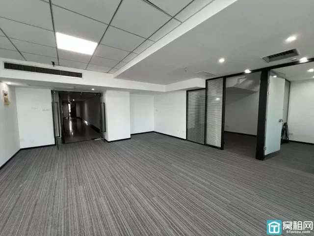 宁波塔附近会展中心大厦105平特价来谈就租，独立空调