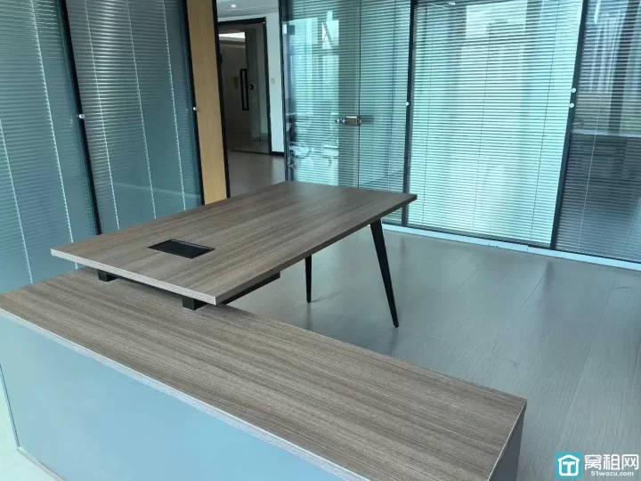 地铁口3号线锦寓路站汇亚国际大厦96平米租金4900每月出租