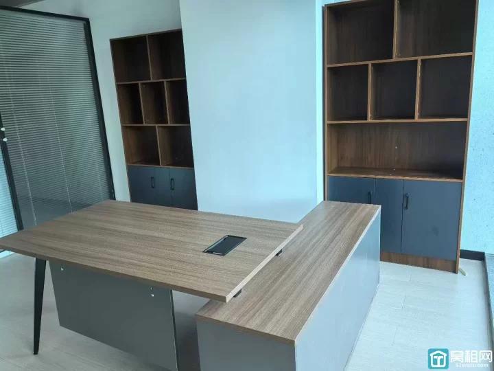 地铁口3号线锦寓路站汇亚国际大厦96平米租金4900每月出租