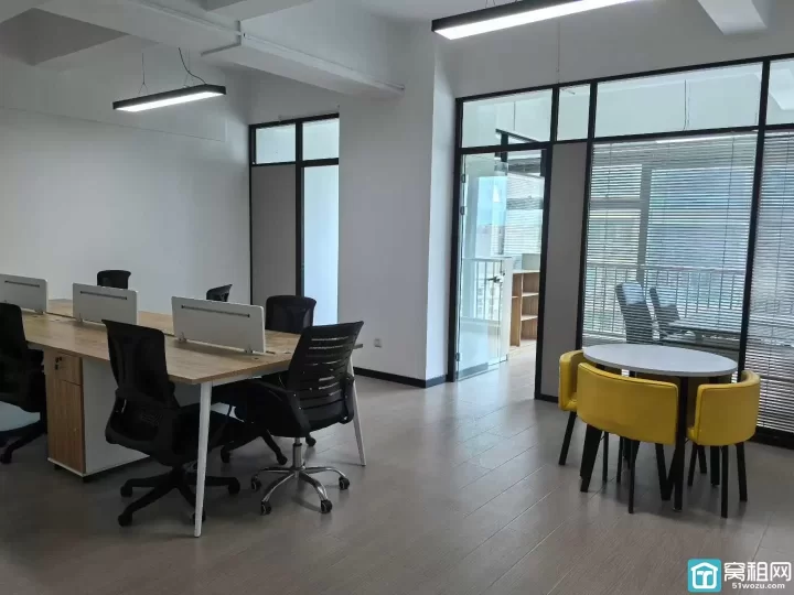 出租鄞州区和邦大厦对面写字楼汇亚国际大厦88平租金4500每月，全套办公家具