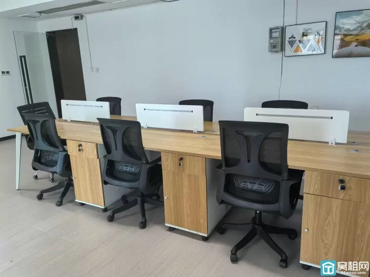 出租鄞州区和邦大厦对面写字楼汇亚国际大厦88平租金4500每月，全套办公家具