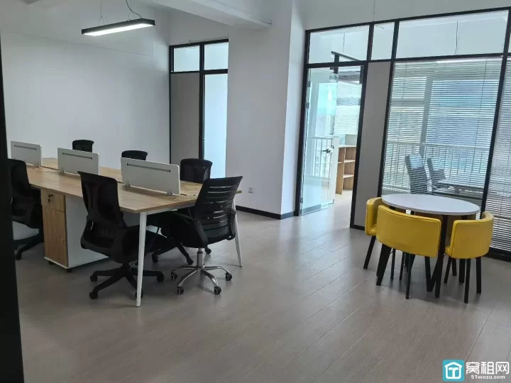 出租鄞州区和邦大厦对面写字楼汇亚国际大厦88平租金4500每月，全套办公家具