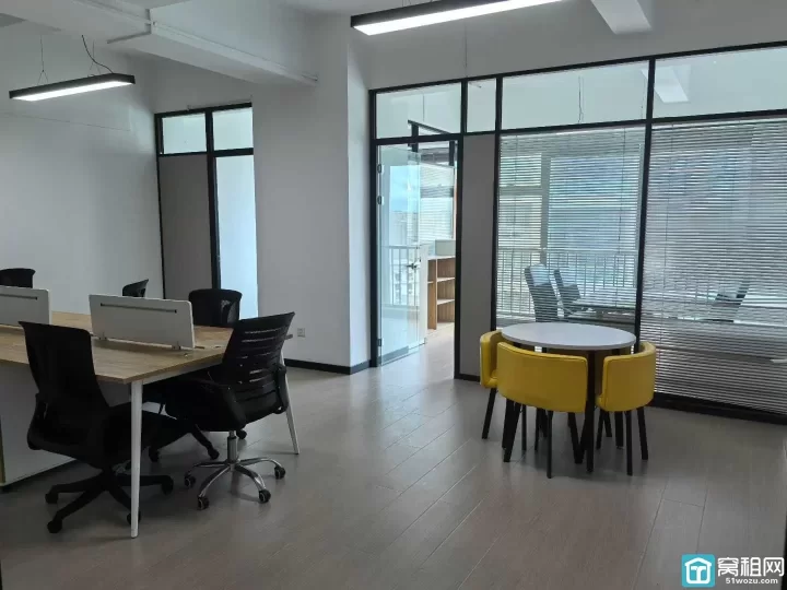 出租鄞州区和邦大厦对面写字楼汇亚国际大厦88平租金4500每月，全套办公家具
