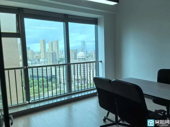 出租鄞州区和邦大厦对面写字楼汇亚国际大厦88平租金4500每月，全套办公家具