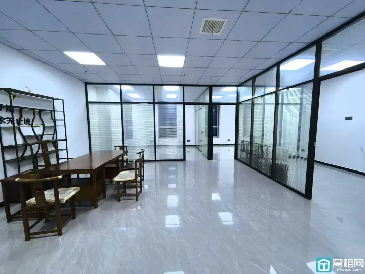 宁波恒凯中心对面慧和大厦正电梯口办公室面积120平3隔间招租
