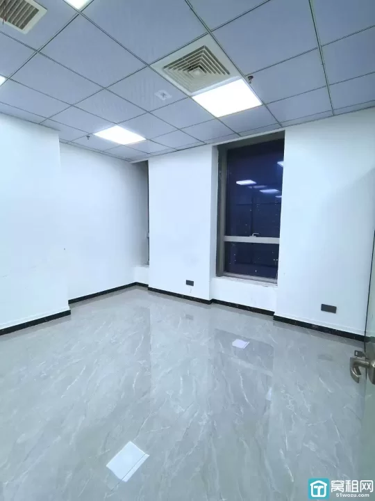 宁波恒凯中心对面慧和大厦正电梯口办公室面积120平3隔间招租