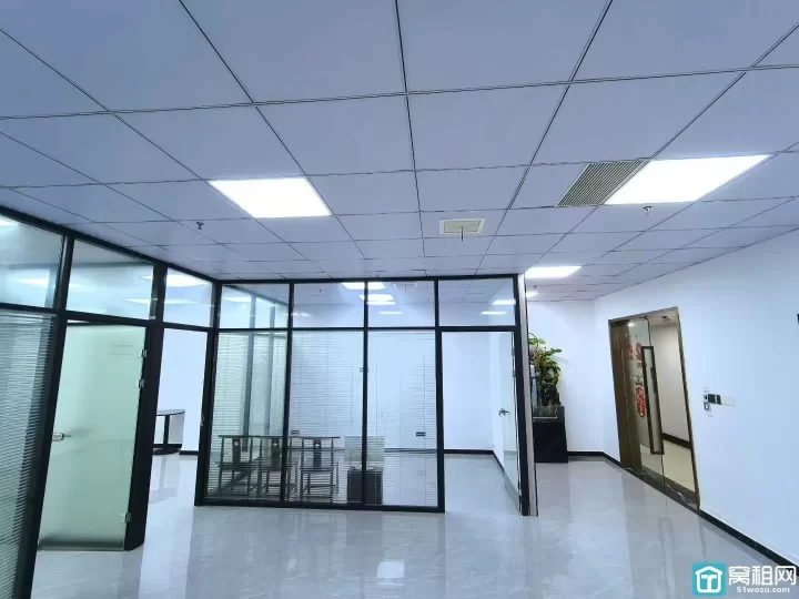 宁波恒凯中心对面慧和大厦正电梯口办公室面积120平3隔间招租