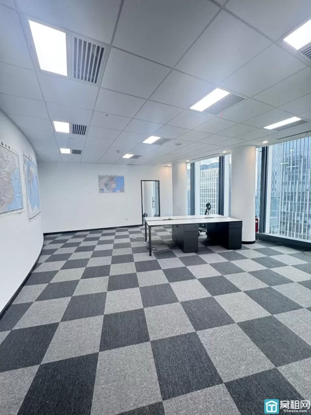 宁波东部新城地标建筑中银大厦面积：139方精装修出租租金单价：2.2元/㎡/天含税