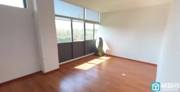 鄞州下应梦创金谷科创产业园 面积:825平 具备各个部门办公室、会议室、洽谈室等出租