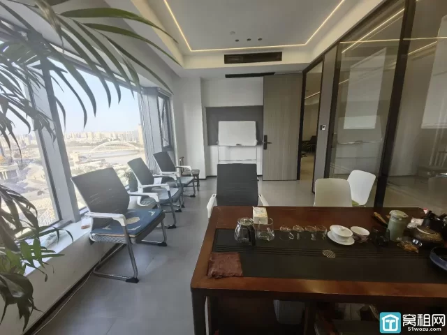 舟宿夜江对面南苑滨江大厦江景房280平三个隔间，西南朝向带家具出租，可注册带水源，24小时独立空调