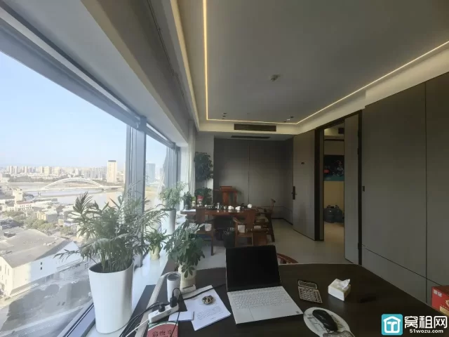 舟宿夜江对面南苑滨江大厦江景房280平三个隔间，西南朝向带家具出租，可注册带水源，24小时独立空调