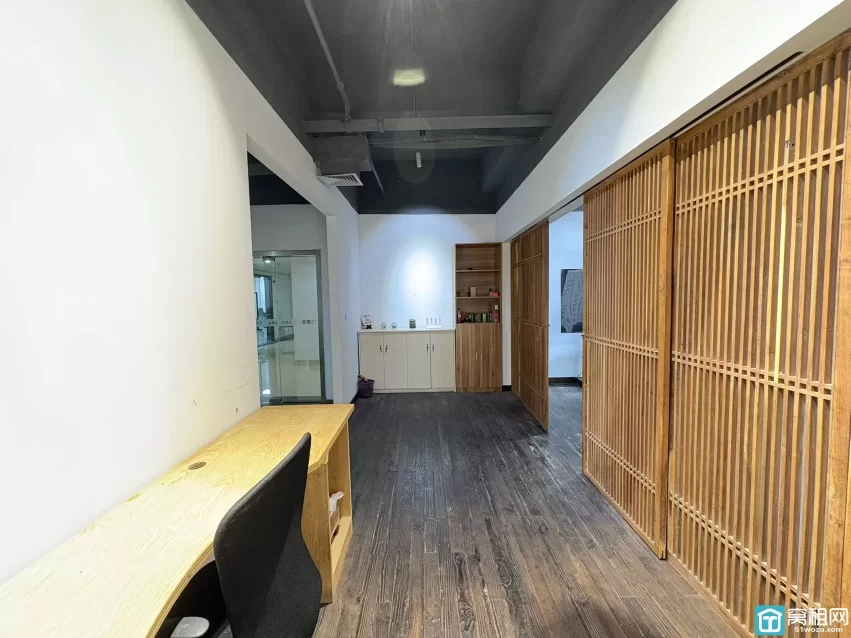 城南商务大厦 360平 精装修办公室出租14500元/月西北朝向