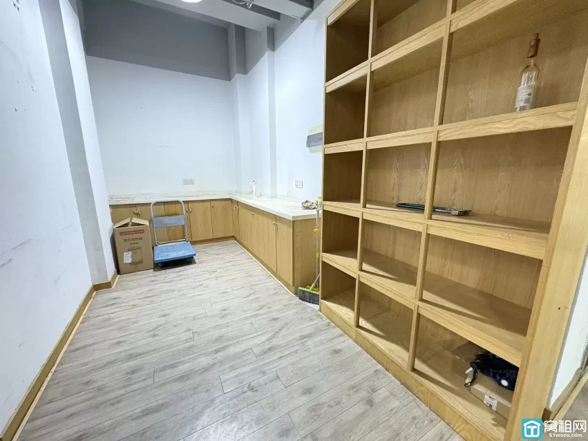 城南商务大厦 360平 精装修办公室出租14500元/月西北朝向