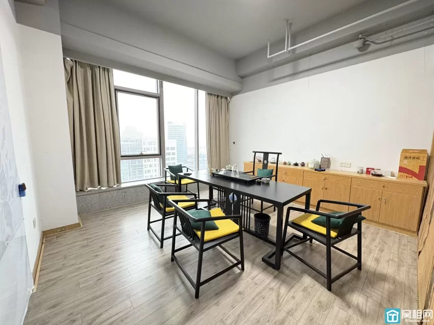 城南商务大厦 360平 精装修办公室出租14500元/月西北朝向