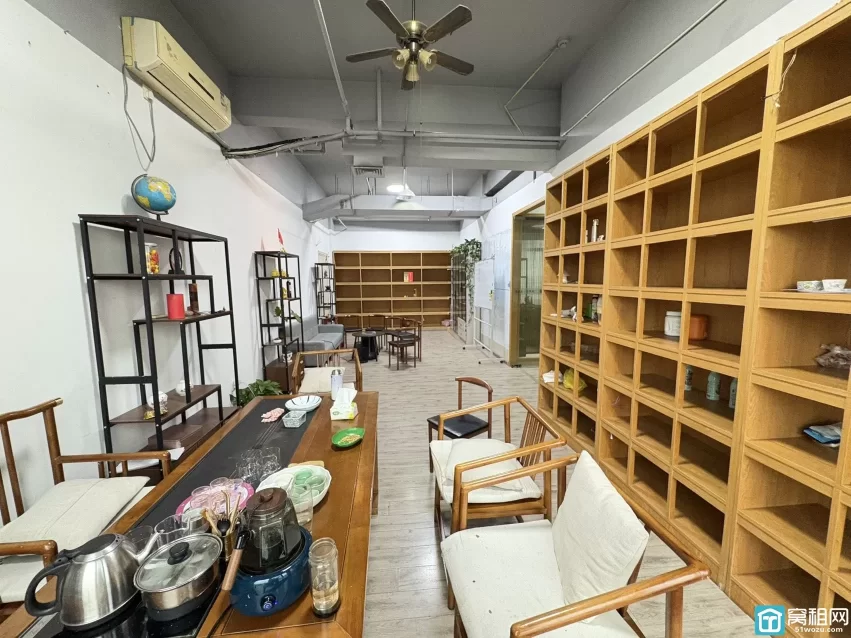 城南商务大厦 360平 精装修办公室出租14500元/月西北朝向