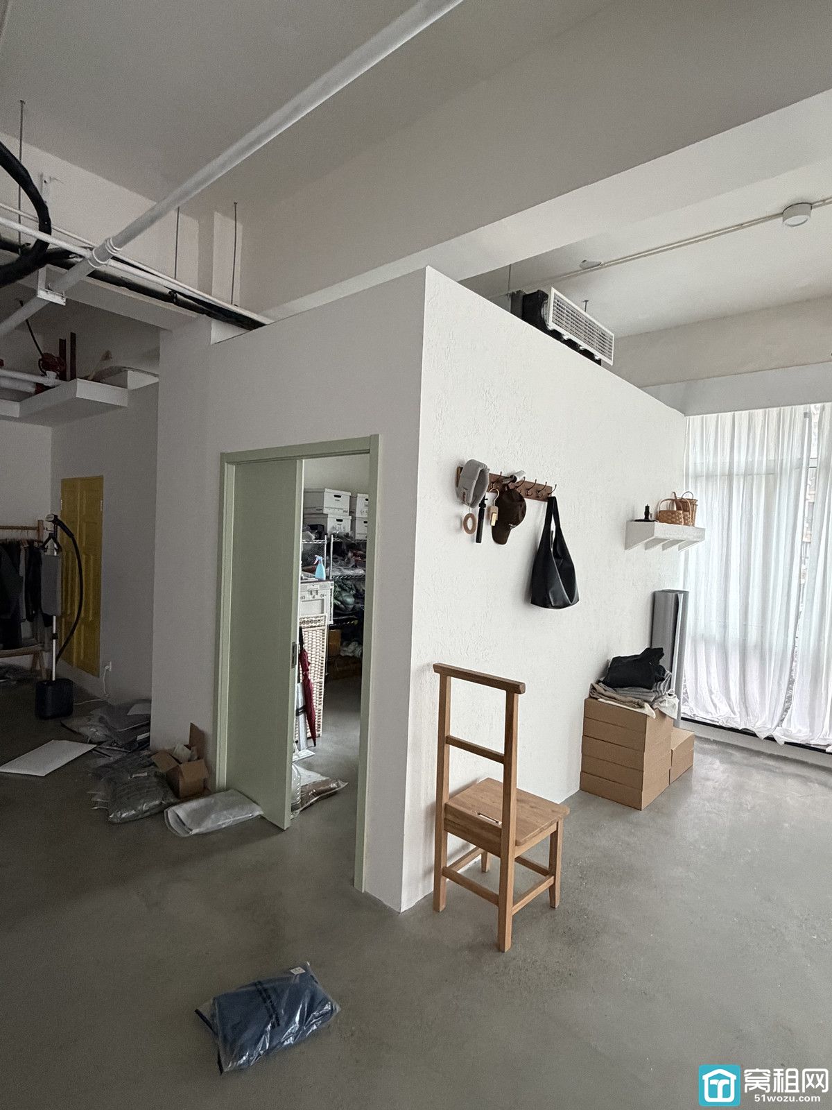 高新区华众大厦出租180平米办公室招租，单价1.2元