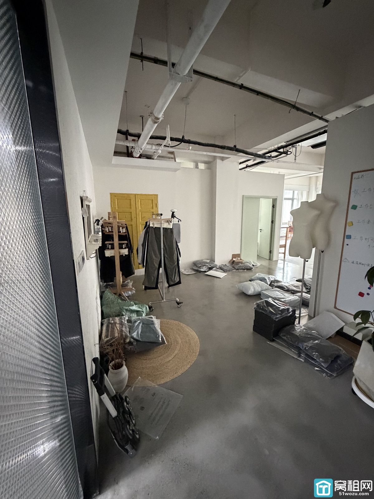 高新区华众大厦出租180平米办公室招租，单价1.2元