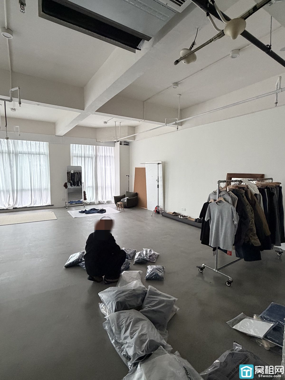 高新区华众大厦出租180平米办公室招租，单价1.2元