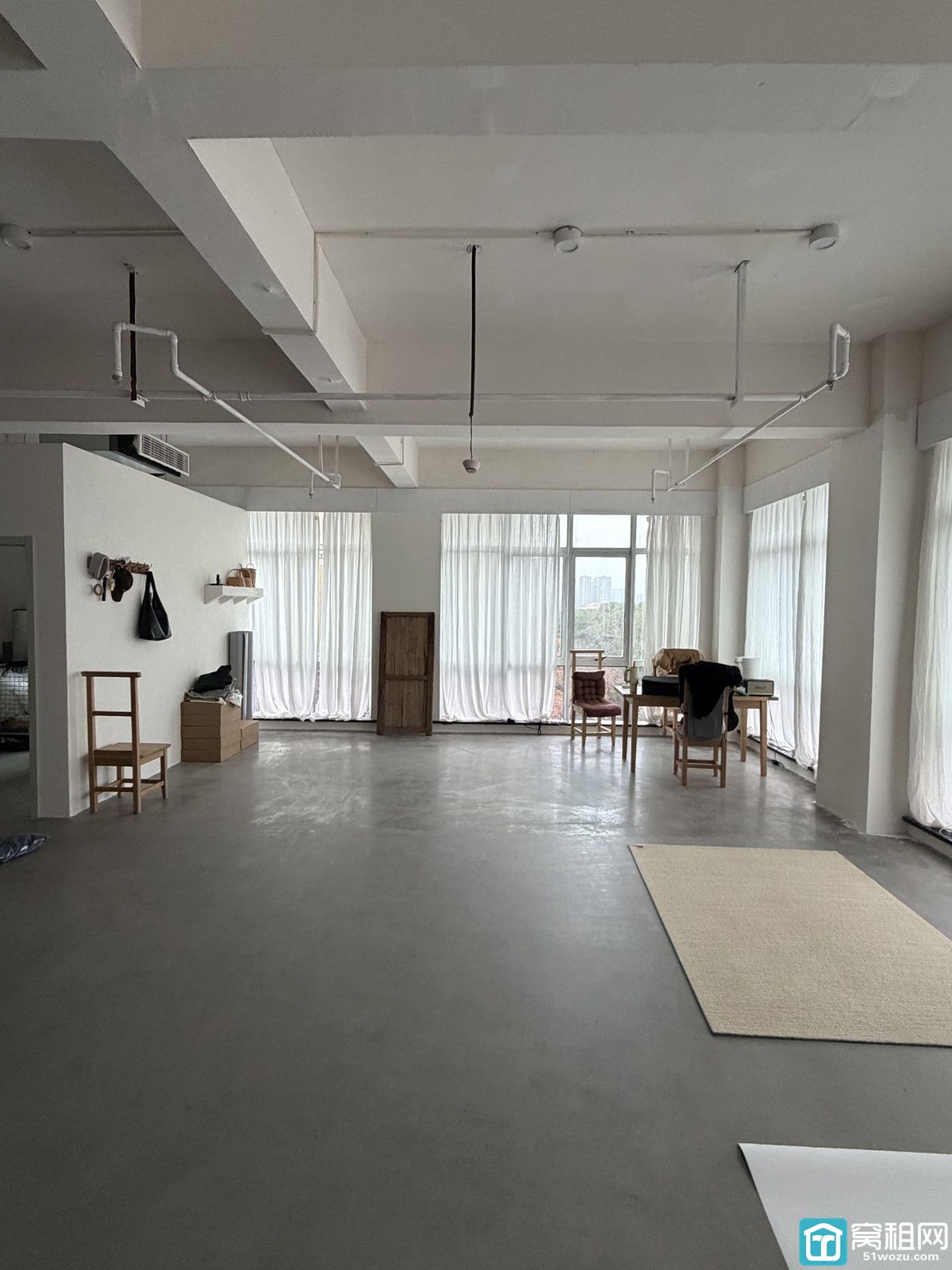 高新区华众大厦出租180平米办公室招租，单价1.2元