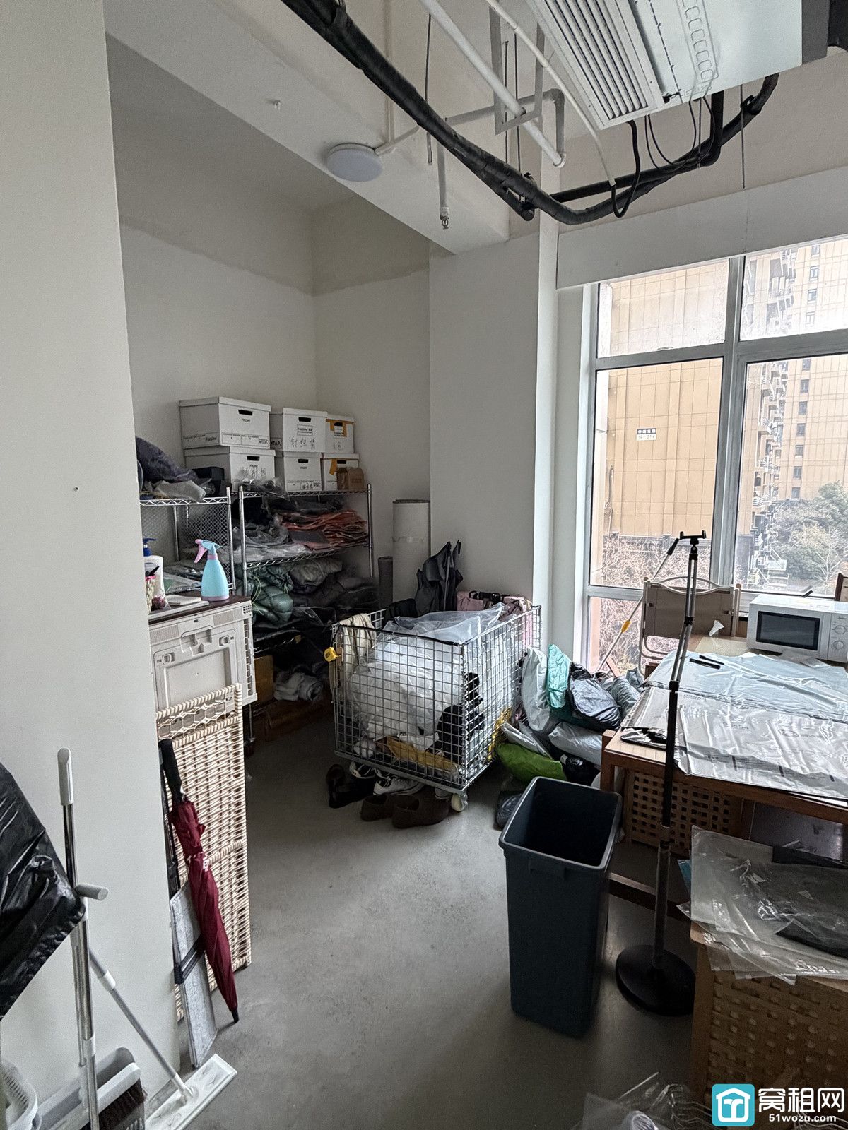 高新区华众大厦出租180平米办公室招租，单价1.2元