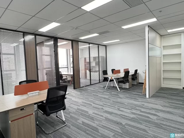 三江口中国人民银行附近银亿东岸B座 120平办公室 两隔间 全套家具出租