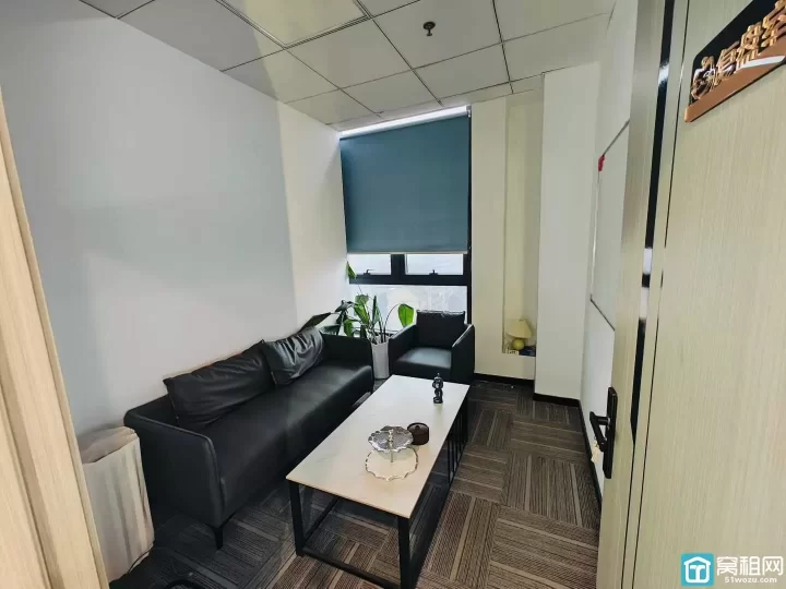 直租万达附近汇华大厦256平，朝南，直播格局（8个直播间）