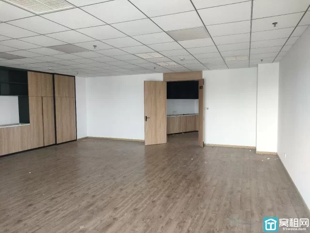 金东大厦540平米写字楼出租，整层1526.35平方，物业费6.8元/平/月