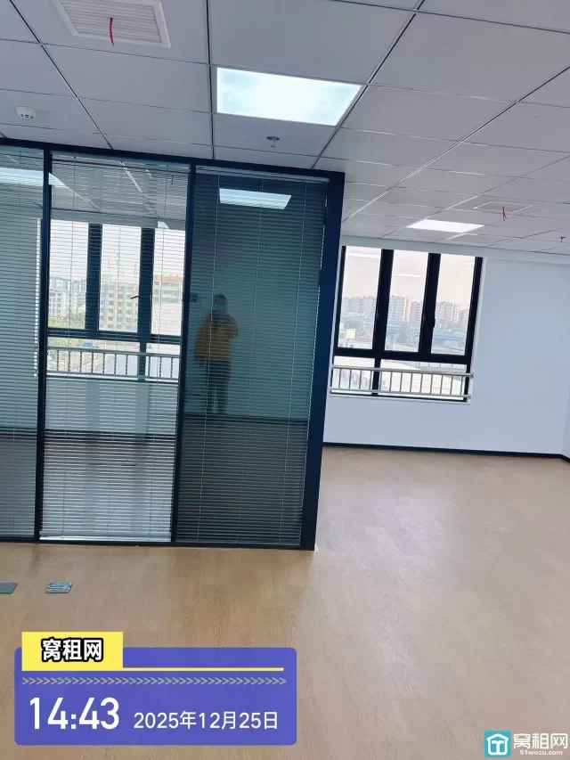 宁波海曙区轻纺城附近高校硅谷102.3平米精装修全新交付办公室出租