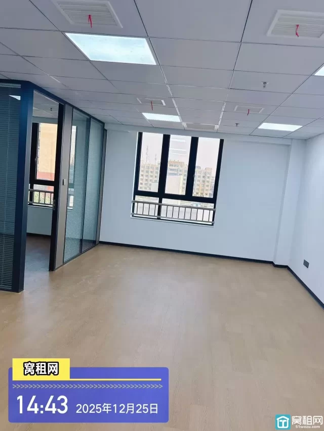 宁波海曙区轻纺城附近高校硅谷102.3平米精装修全新交付办公室出租