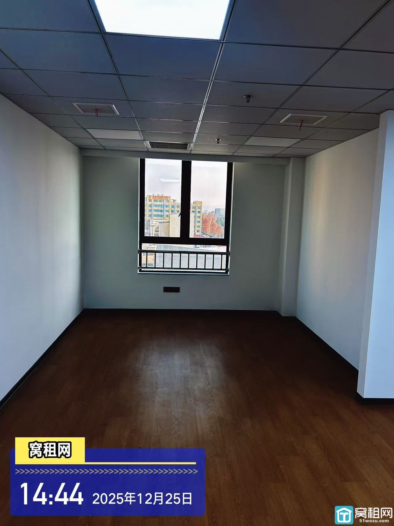 宁波栎社国际机场附近高校归谷89平米精装修办公室出租4400元1年租金