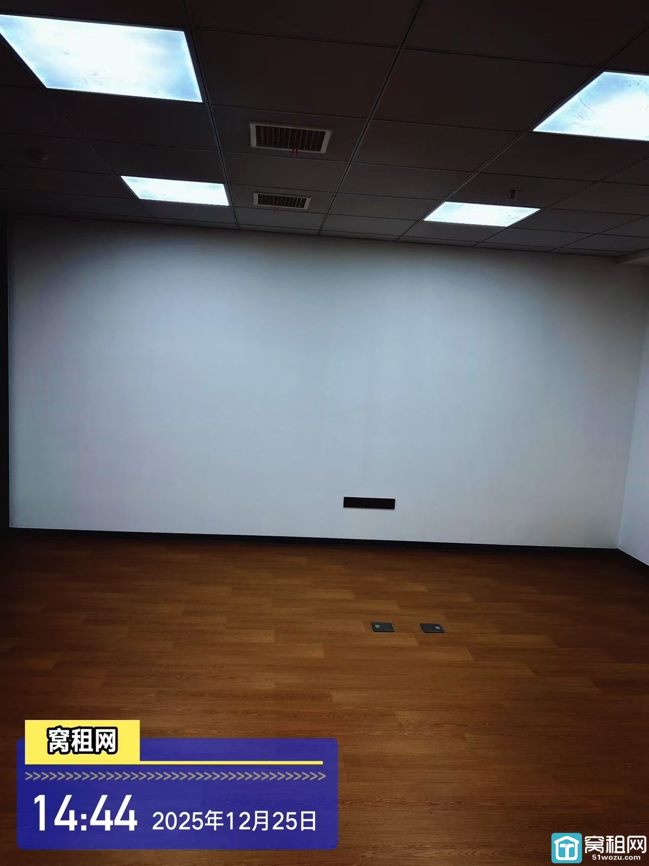 宁波栎社国际机场附近高校归谷89平米精装修办公室出租4400元1年租金