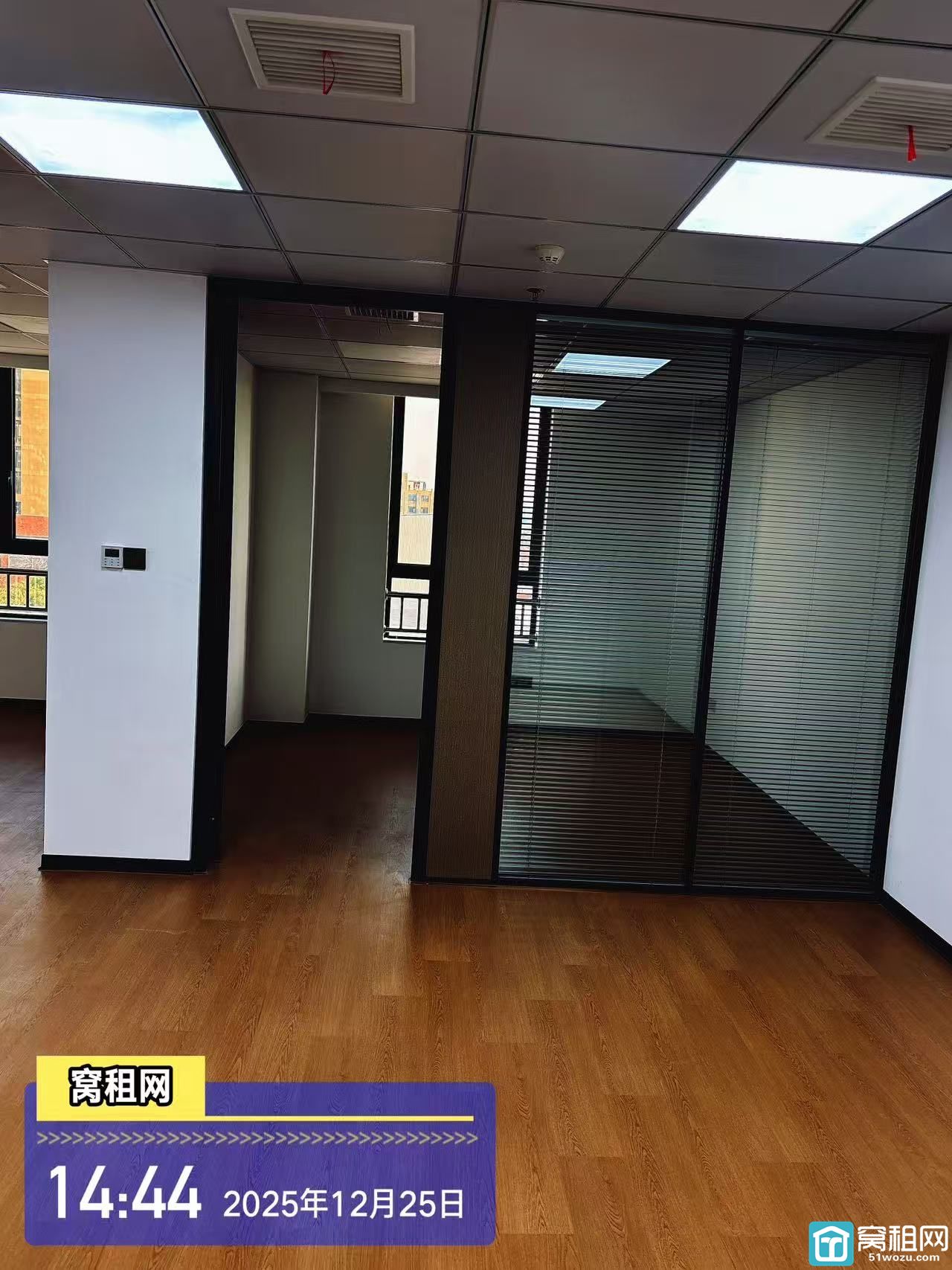 宁波栎社国际机场附近高校归谷89平米精装修办公室出租4400元1年租金