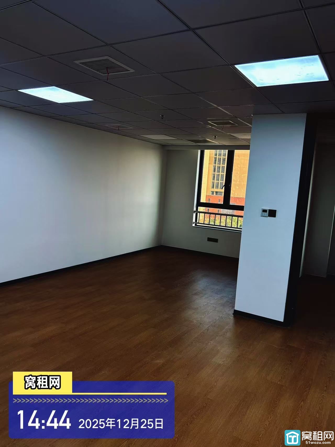 宁波栎社国际机场附近高校归谷89平米精装修办公室出租4400元1年租金