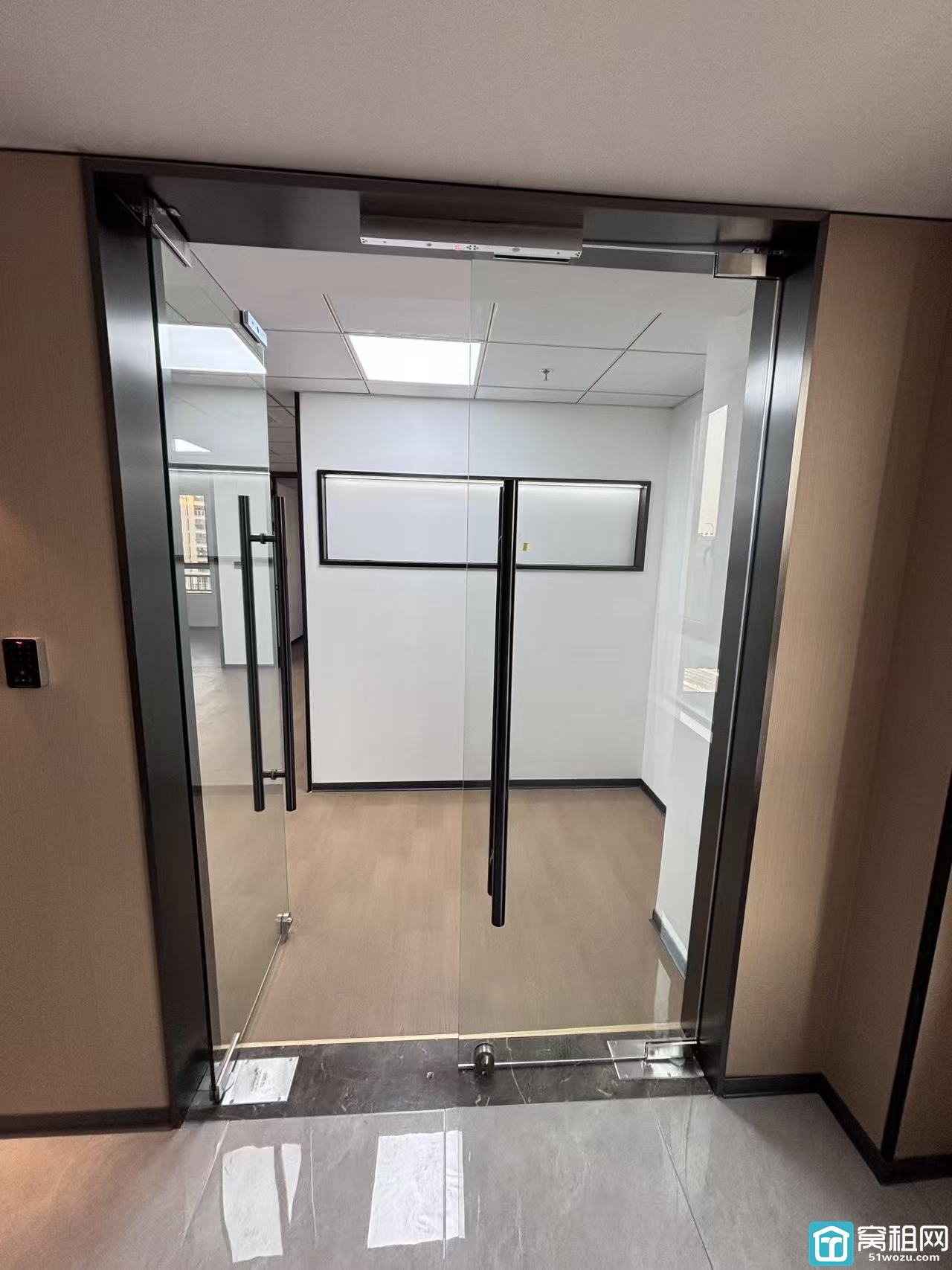 地铁2号线鄞州大道附近高校归谷办公室出租面积113平米年租金56000元